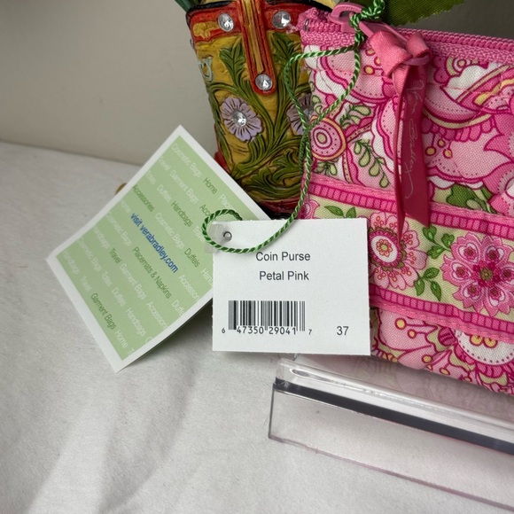 NWT Vera Bradley Petal Pink Coin Purse With Card Holder EUC Retired Pattern - Picture 3 of 8